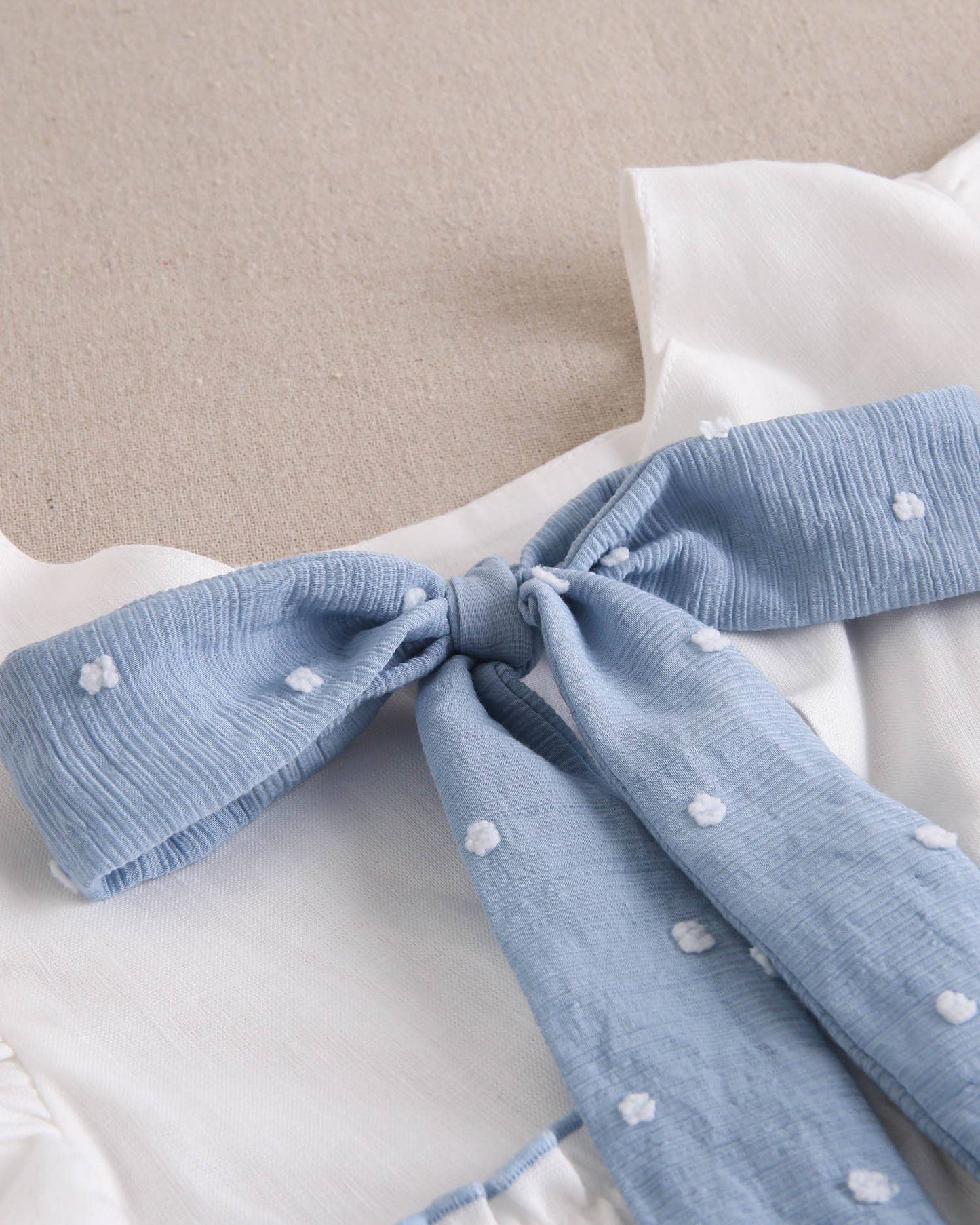 Dadati - White girl's dress with blue edges and a bow on the back