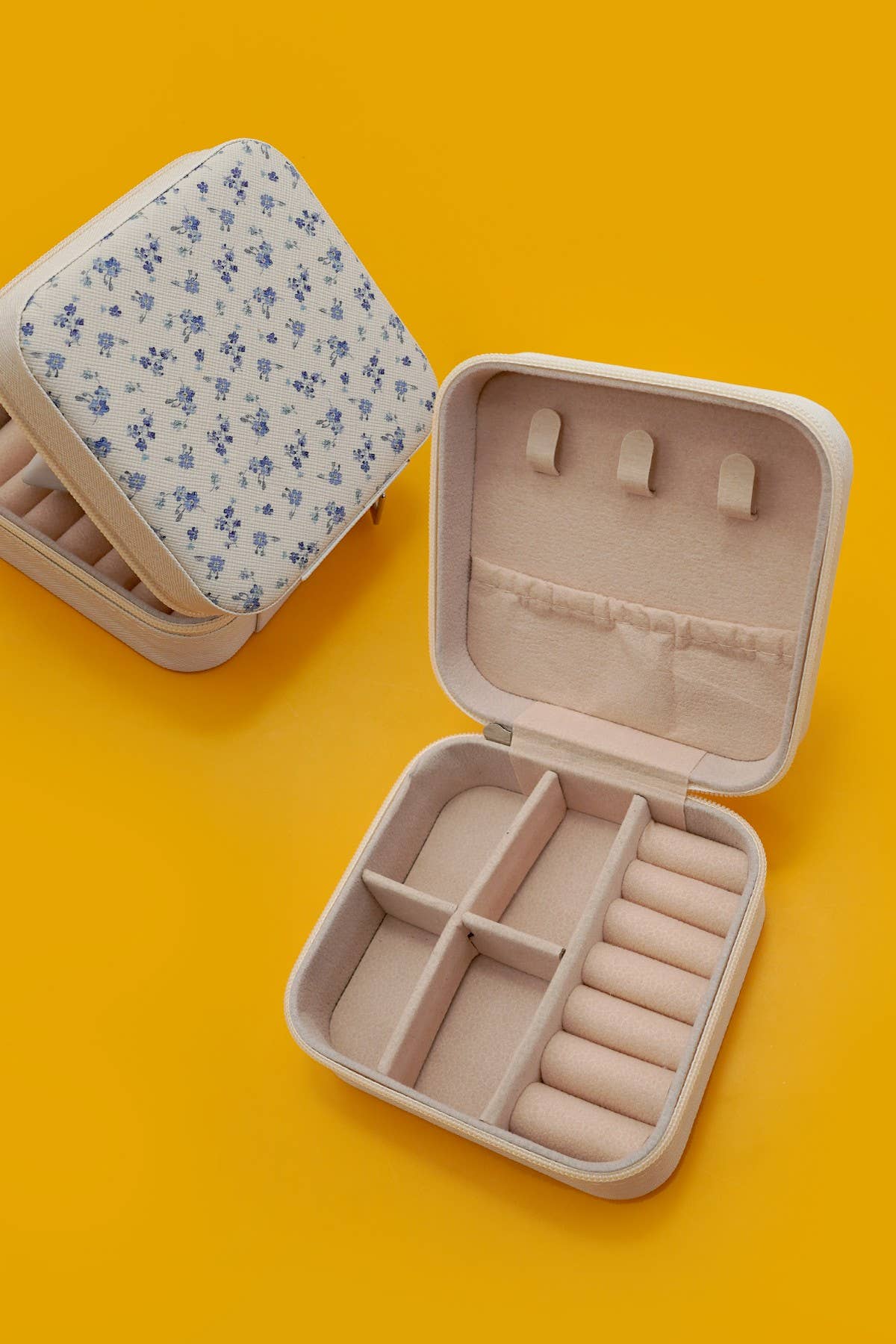 JOSSLYN by wall to wall - DESIGNED JEWELRY ORGANIZER TRAVEL BOX CASE | 40P566-CHRISTMA