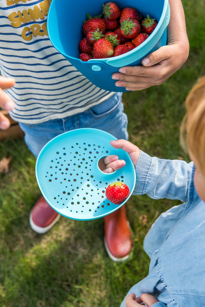 Quut Toys - Quut Bucki - Bucket & Sand Sifter. Beach Sand and Pool Toy.