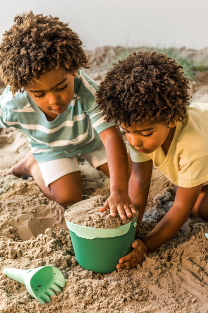 Quut Toys - Quut Bucki - Bucket & Sand Sifter. Beach Sand and Pool Toy.